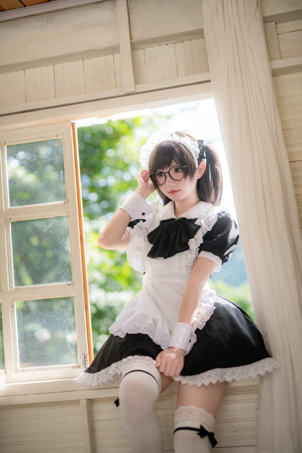 happy sexy maid - 6