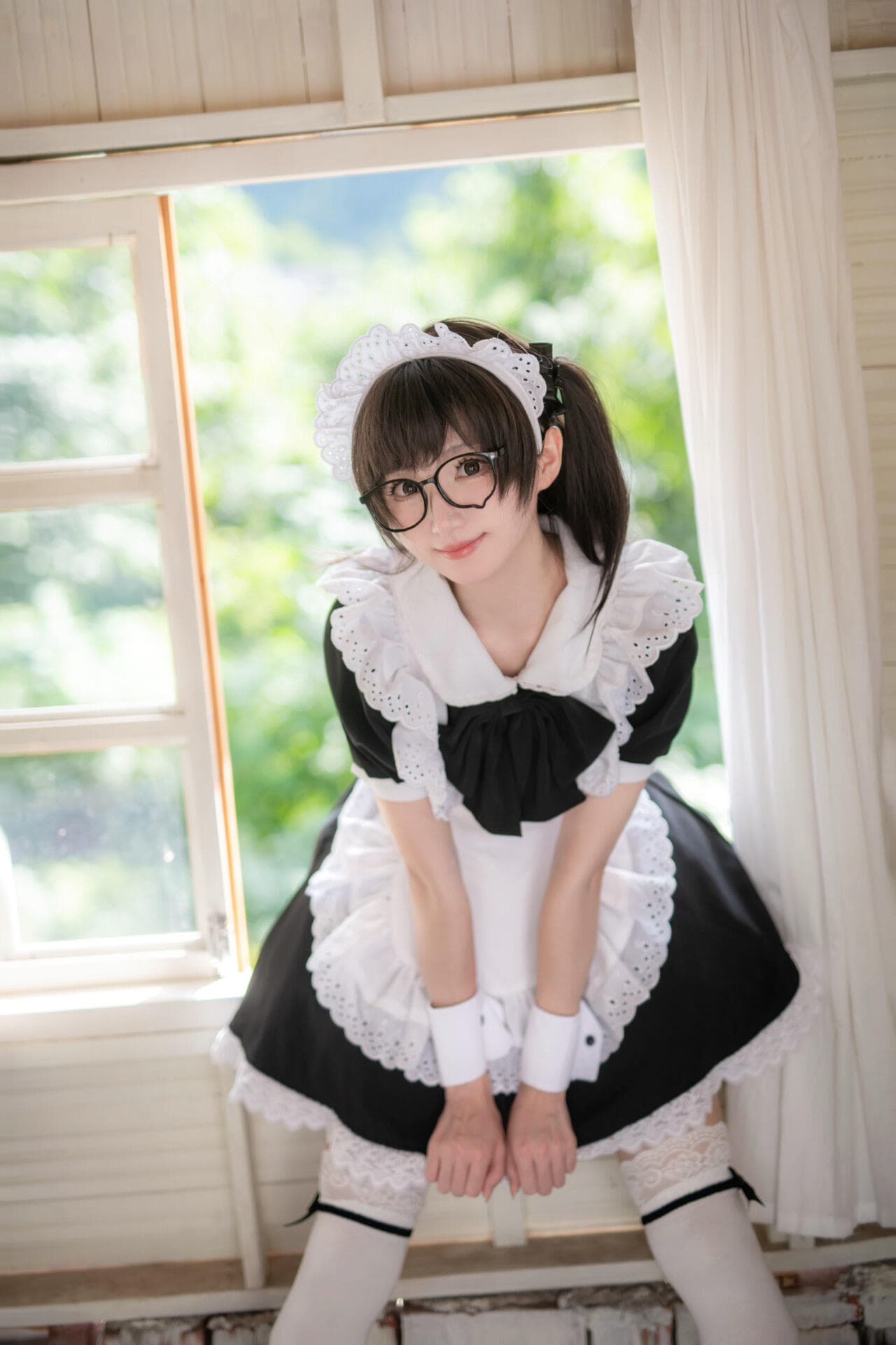 happy sexy maid - 7