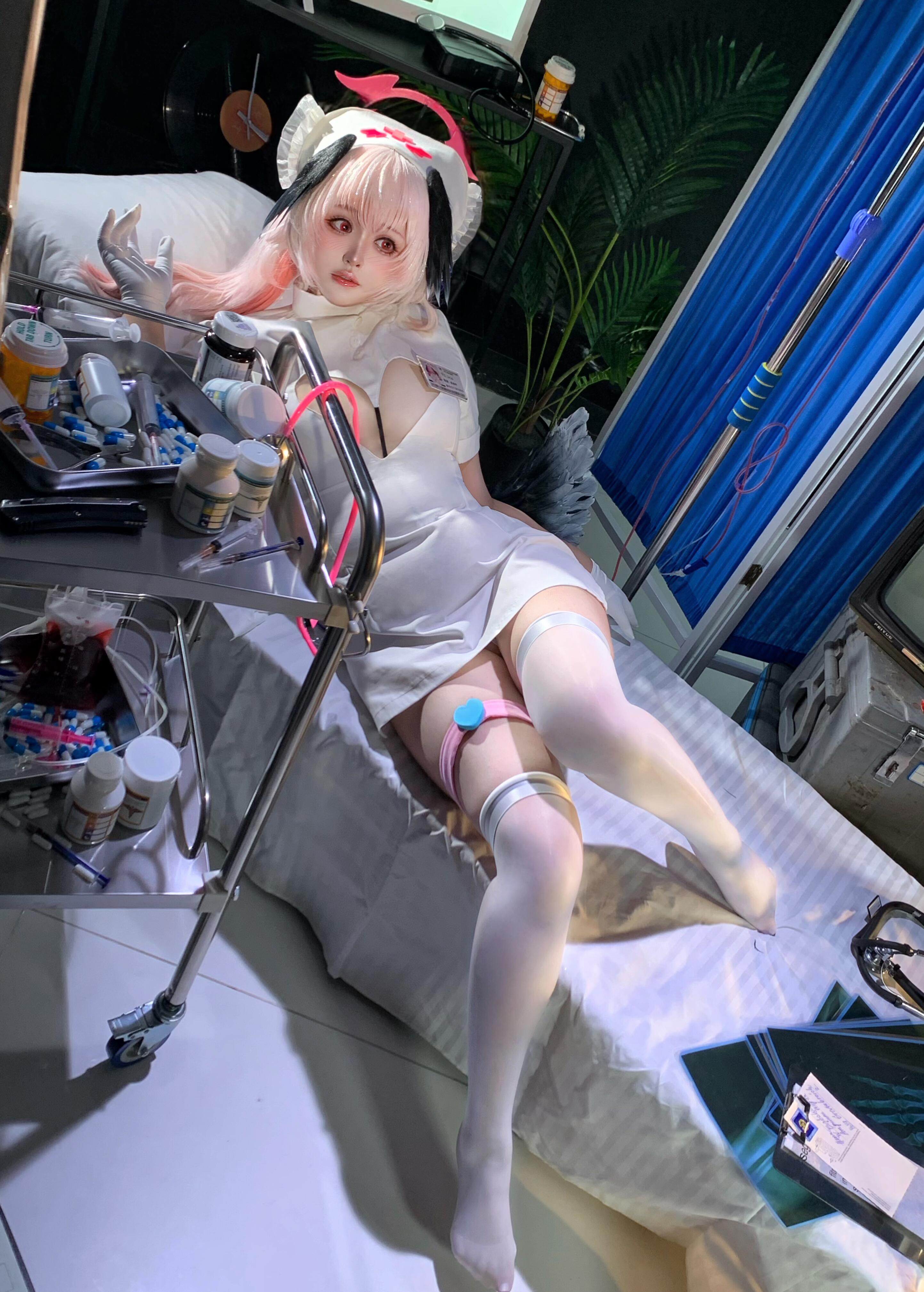 nurse needs to take a little break - 1