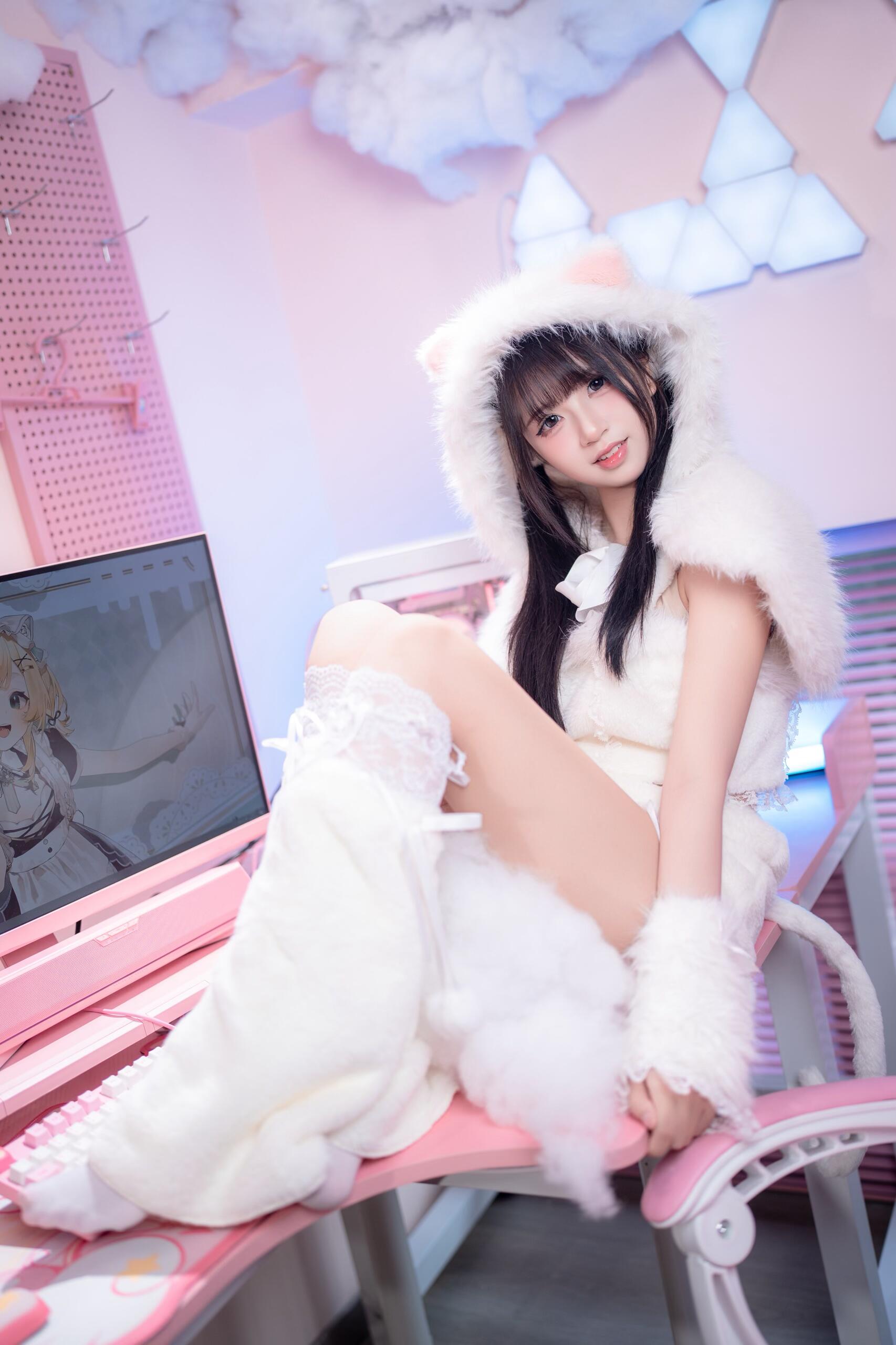 cutie waiting the in bedroom - 3