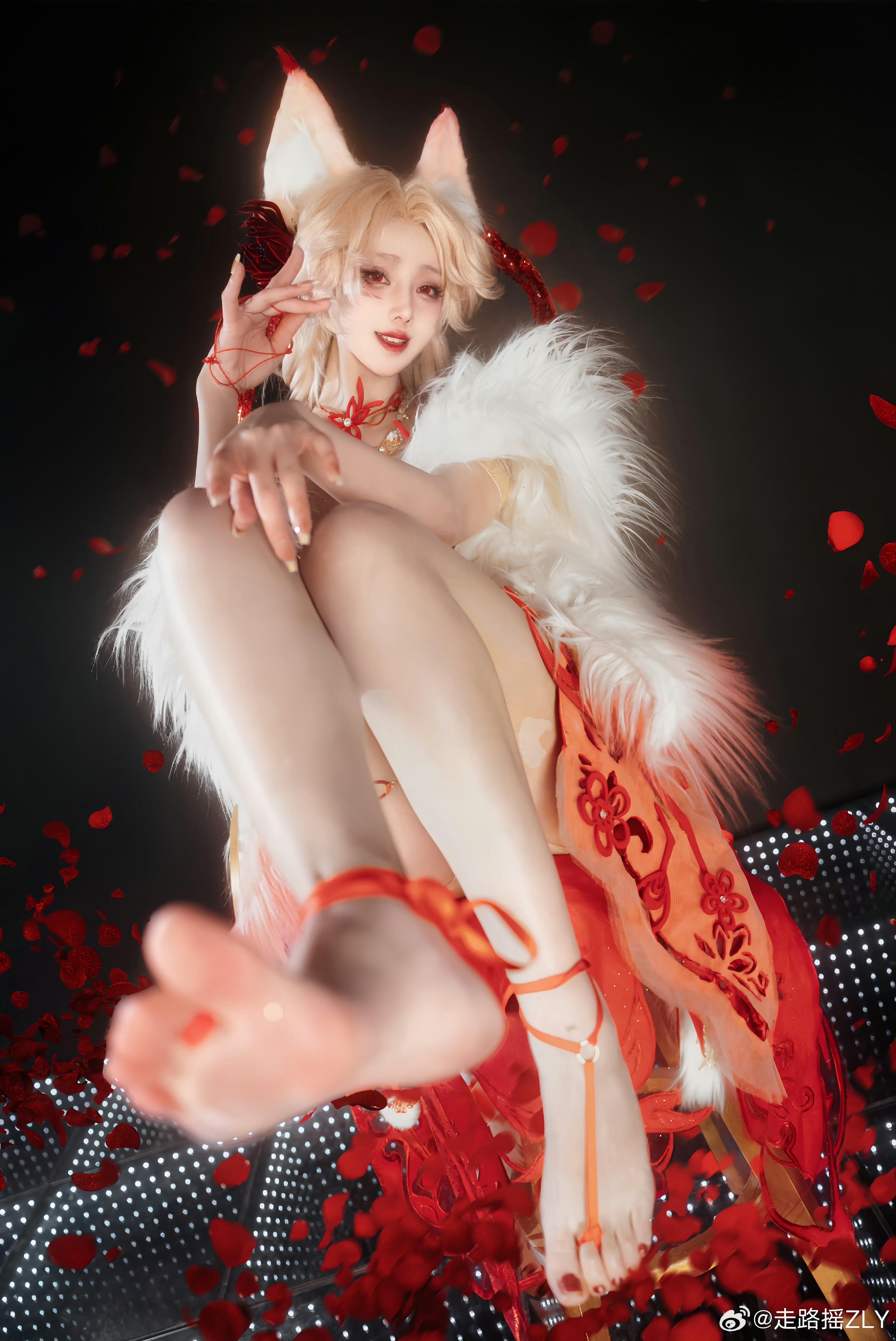 be a but foxy, footsie - 4