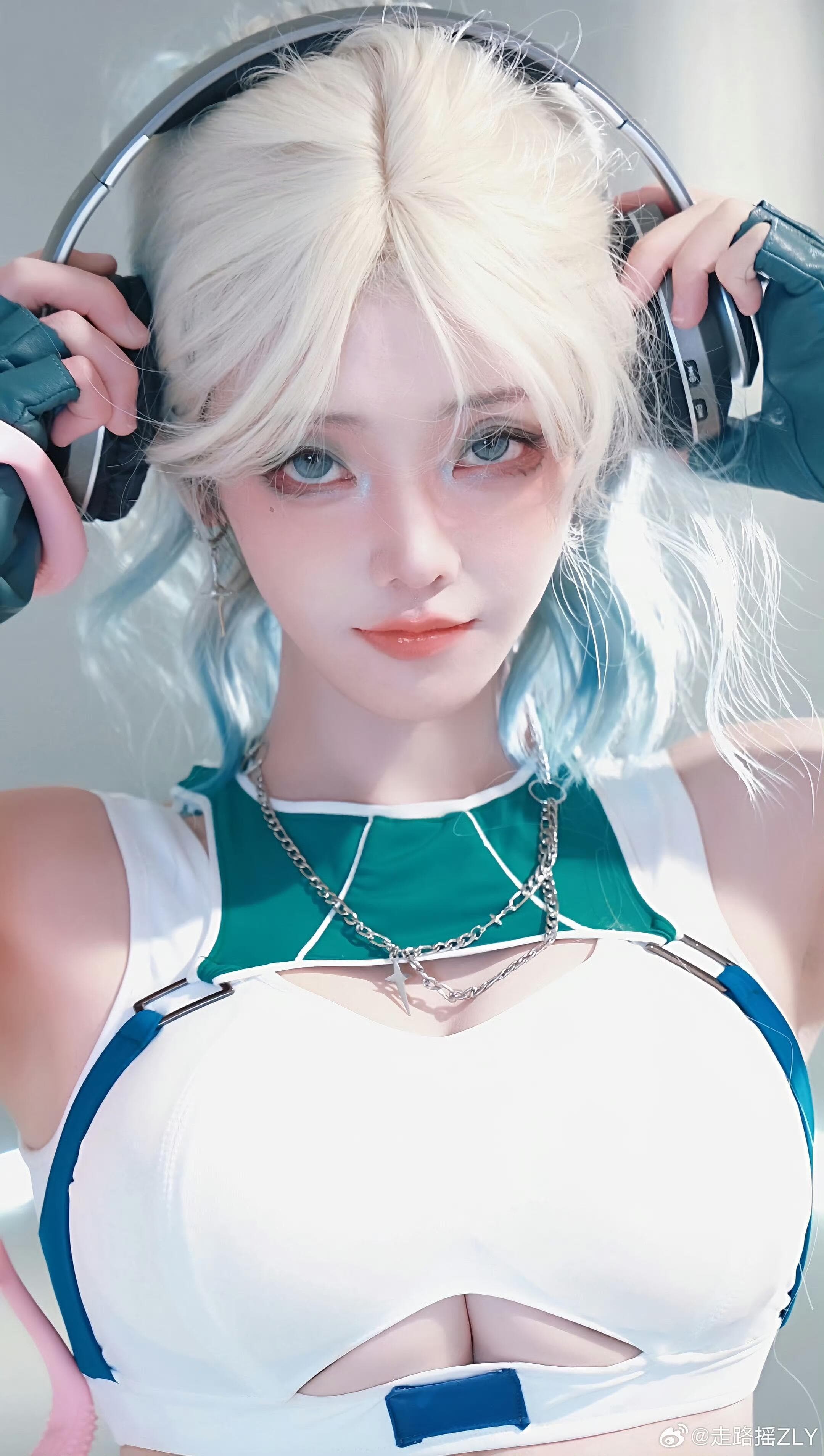 be a but foxy, footsie - 5