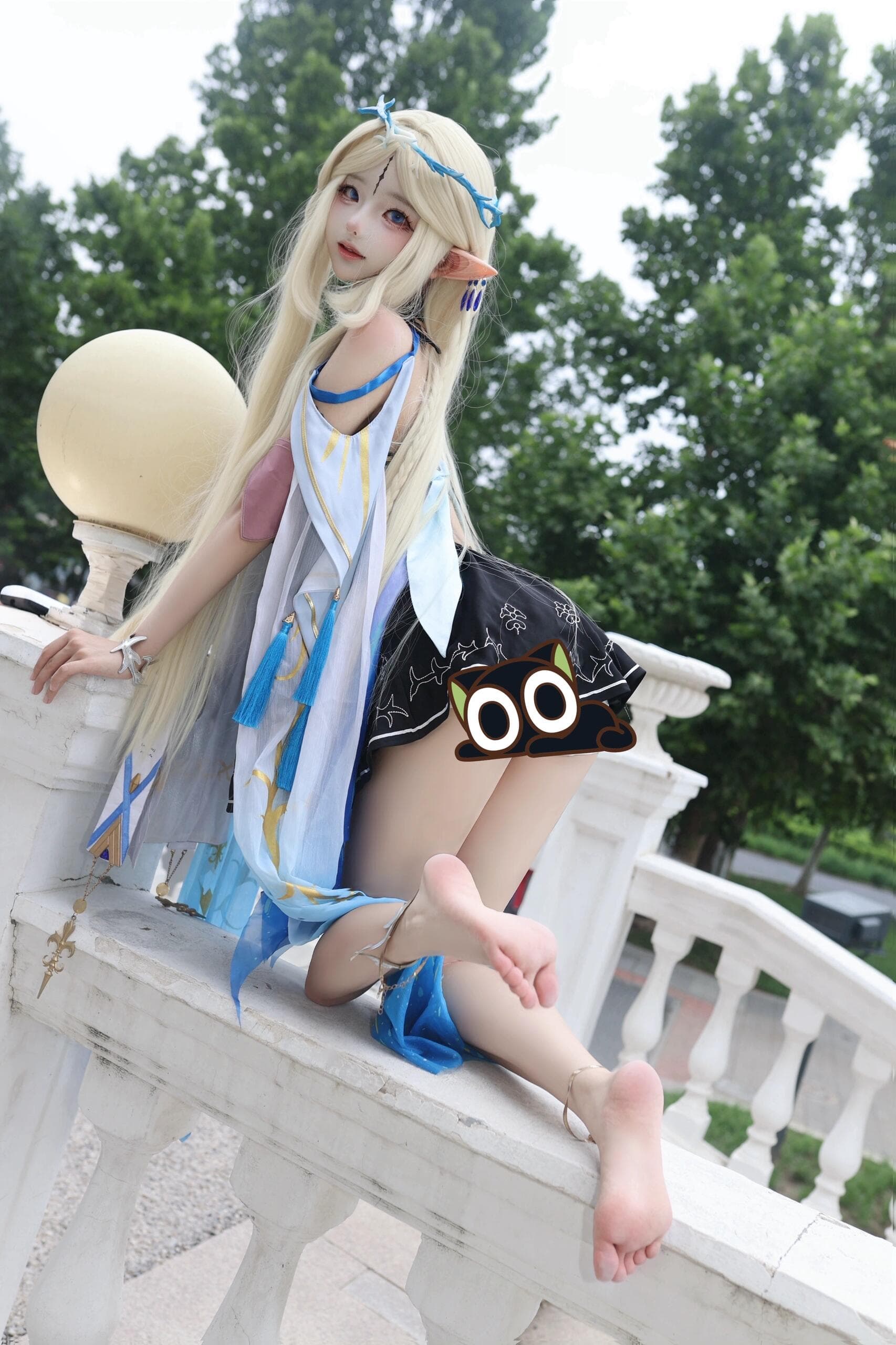 just chilling in my cosplay - 1