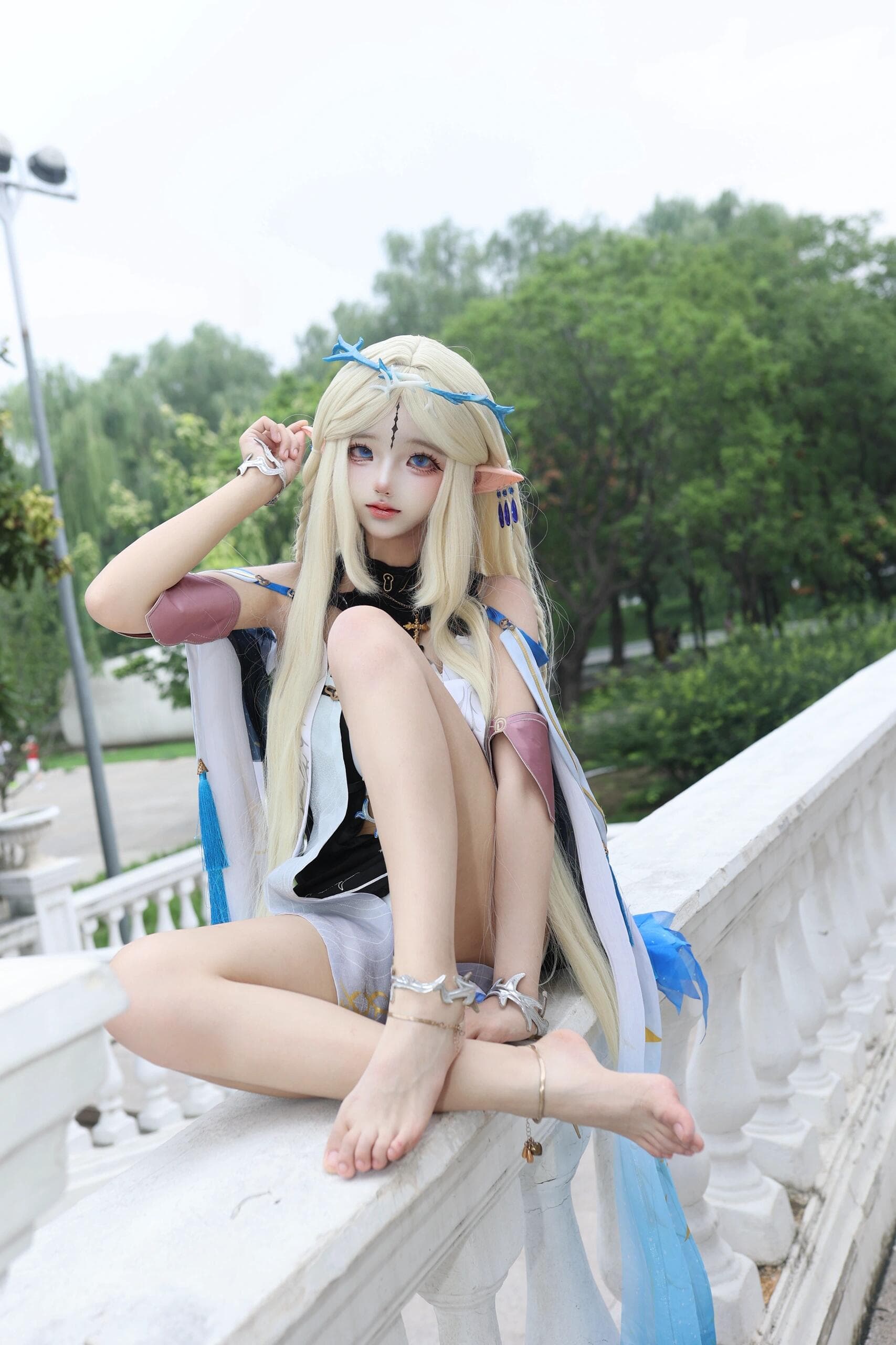 just chilling in my cosplay - 4