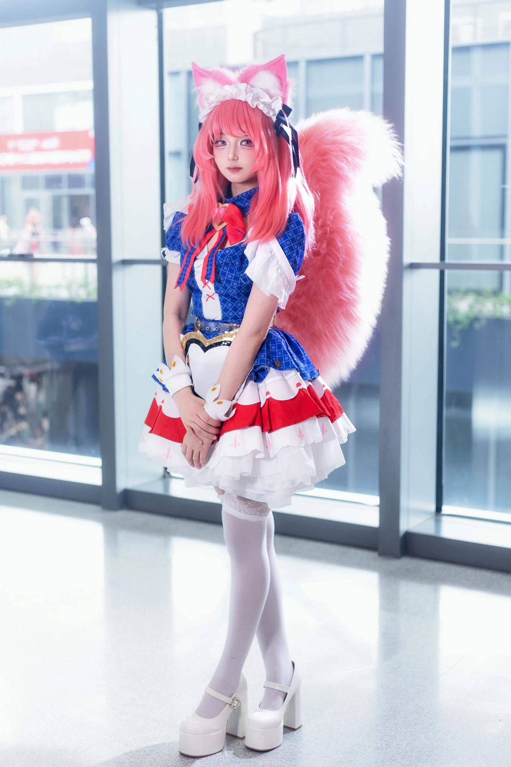Mesmerizing Daji cosplay bringing the Nine-Tailed Fox to life with stunning beauty and seductive charm. This enchanting cosplayer captures the mystical allure of one of Arena of Valor's most captivating characters. Her bewitching poses and gorgeous outfit will leave you spellbound!