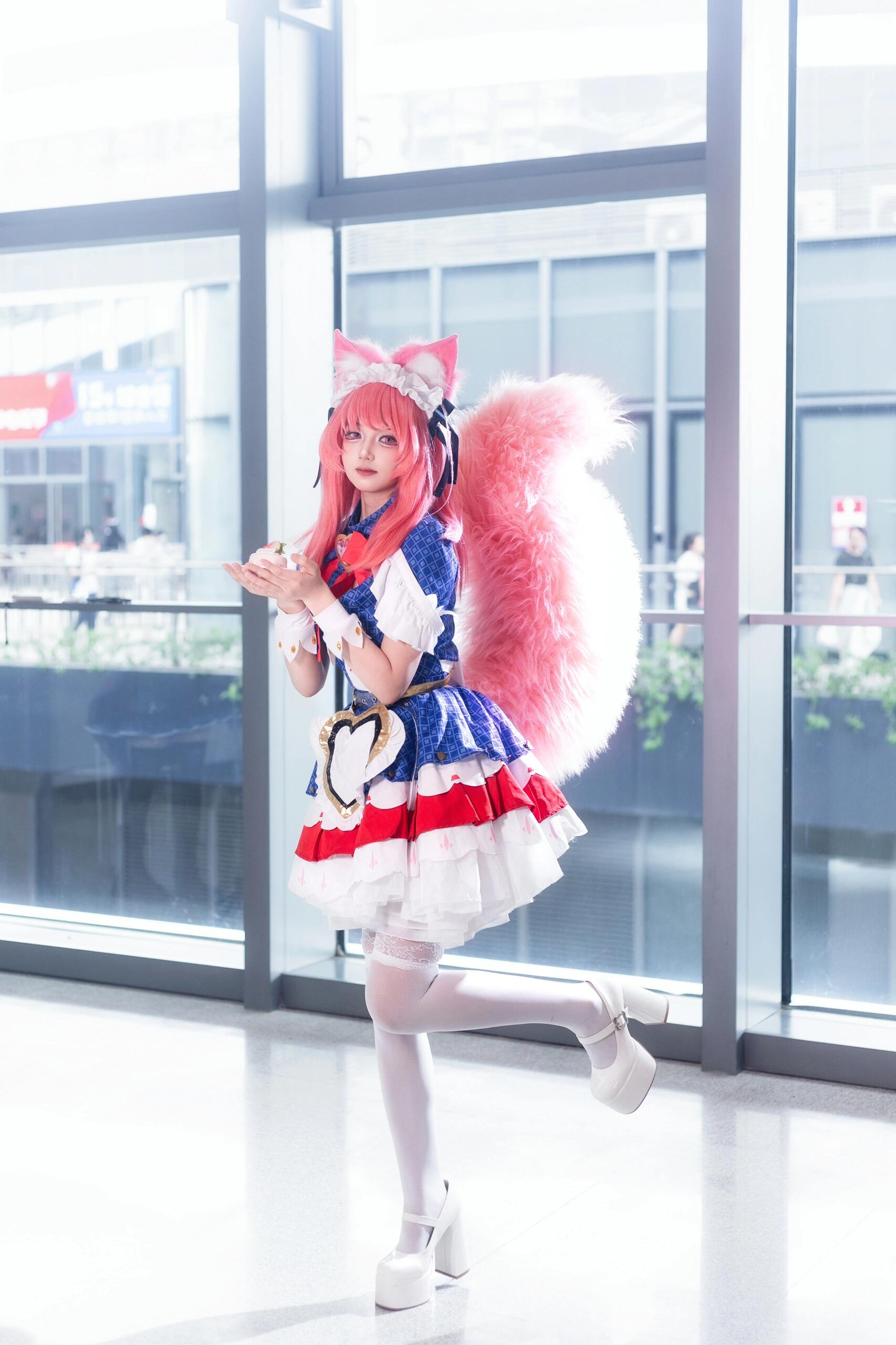 Mesmerizing Daji cosplay bringing the Nine-Tailed Fox to life with stunning beauty and seductive charm. This enchanting cosplayer captures the mystical allure of one of Arena of Valor's most captivating characters. Her bewitching poses and gorgeous outfit will leave you spellbound! - 2