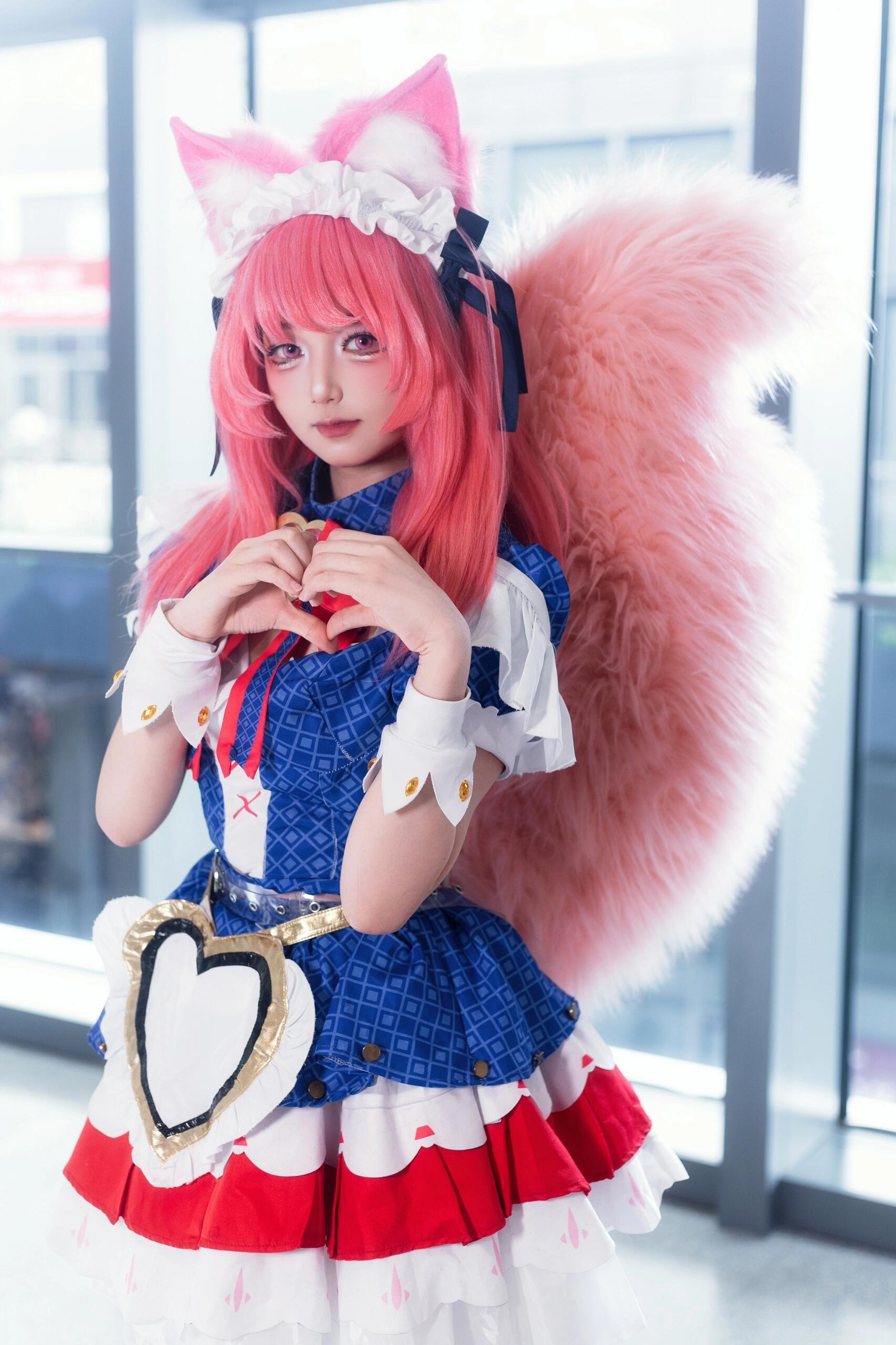 Mesmerizing Daji cosplay bringing the Nine-Tailed Fox to life with stunning beauty and seductive charm. This enchanting cosplayer captures the mystical allure of one of Arena of Valor's most captivating characters. Her bewitching poses and gorgeous outfit will leave you spellbound! - 3