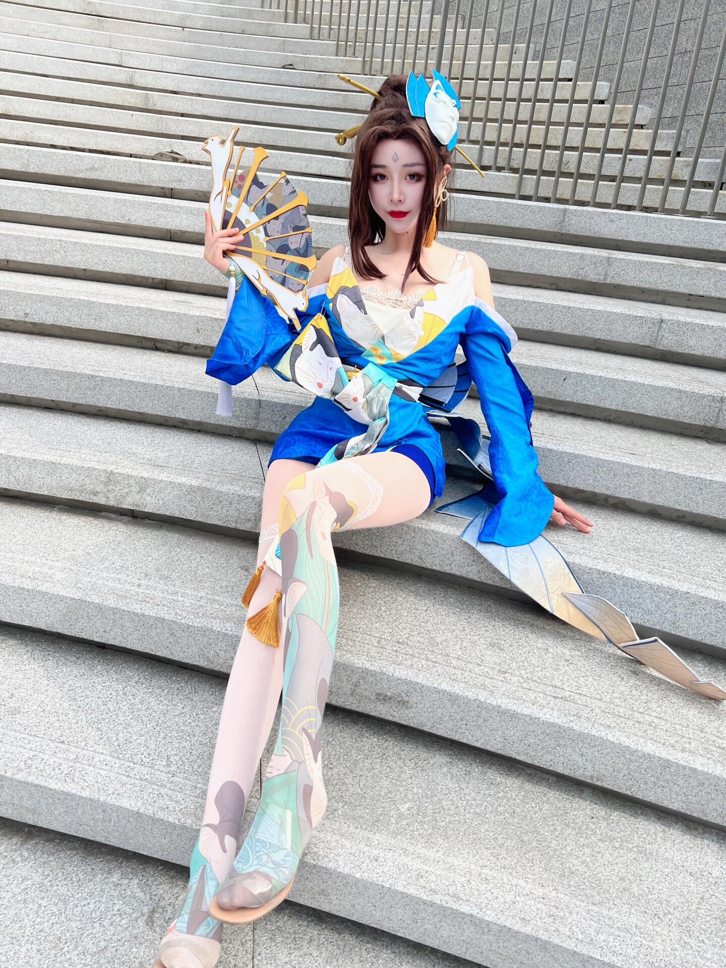 Mesmerizing Daji cosplay bringing the Nine-Tailed Fox to life with stunning beauty and seductive charm. This enchanting cosplayer captures the mystical allure of one of Arena of Valor's most captivating characters. Her bewitching poses and gorgeous outfit will leave you spellbound! - 1