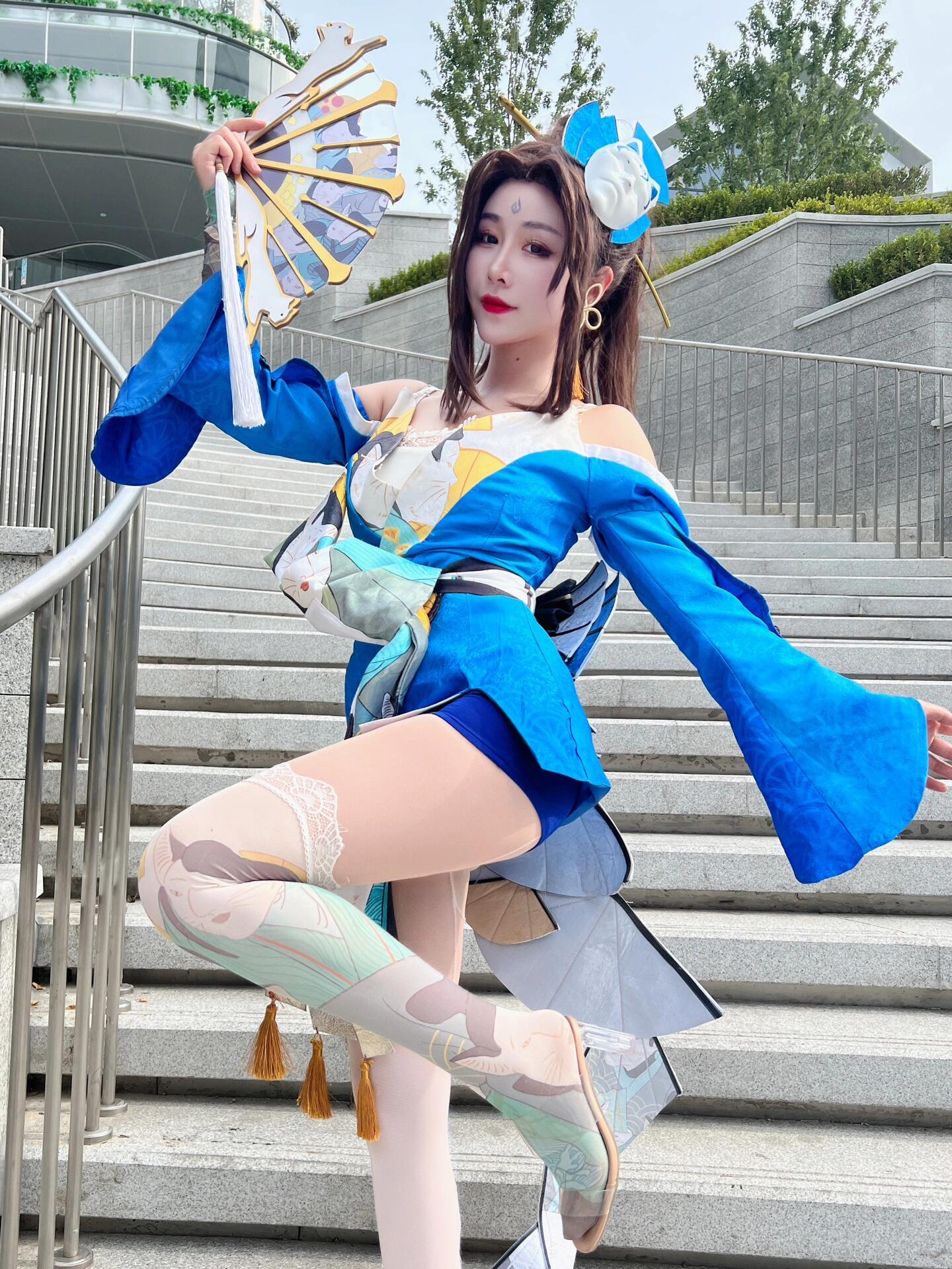 Mesmerizing Daji cosplay bringing the Nine-Tailed Fox to life with stunning beauty and seductive charm. This enchanting cosplayer captures the mystical allure of one of Arena of Valor's most captivating characters. Her bewitching poses and gorgeous outfit will leave you spellbound! - 3