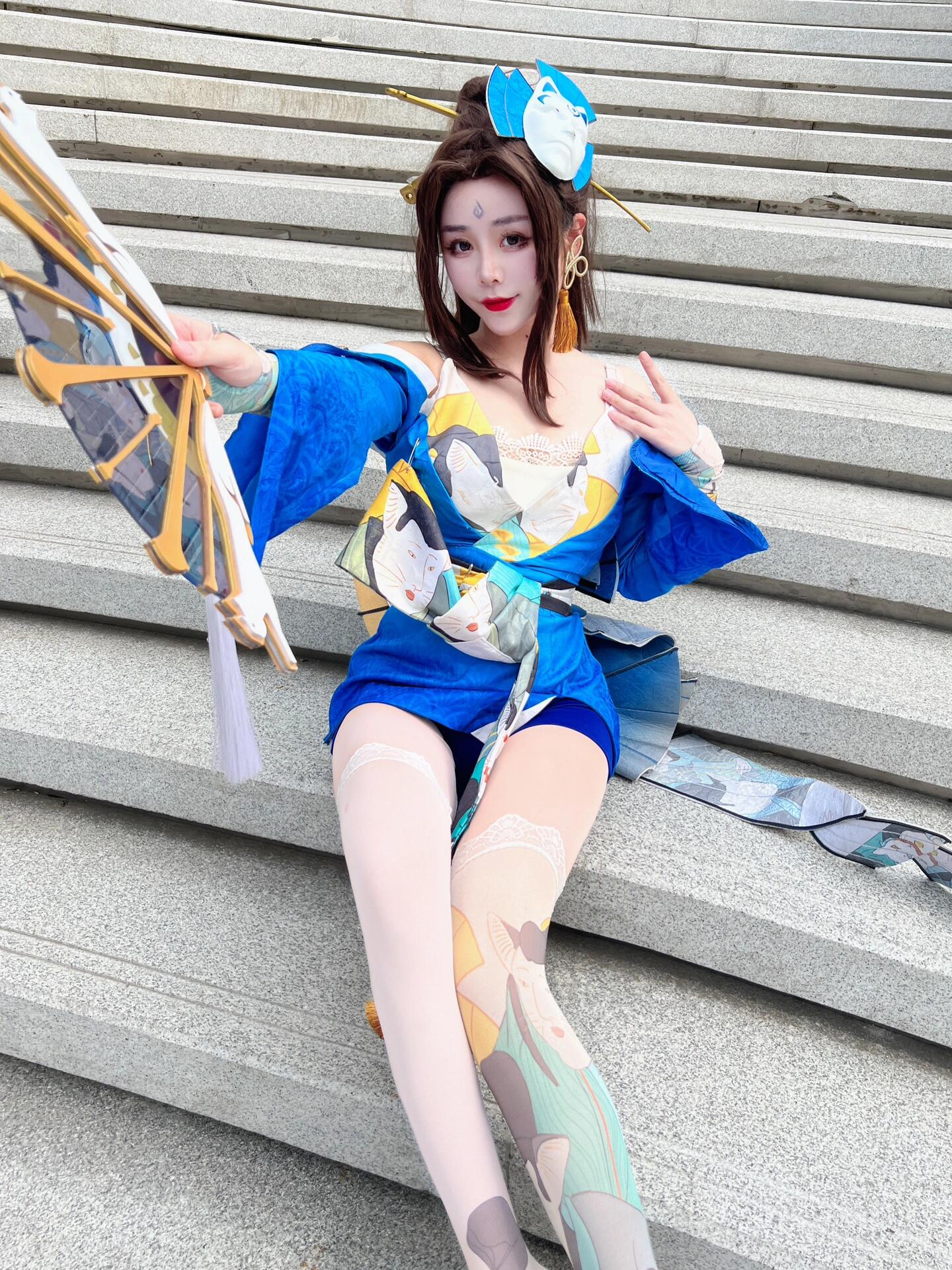 Mesmerizing Daji cosplay bringing the Nine-Tailed Fox to life with stunning beauty and seductive charm. This enchanting cosplayer captures the mystical allure of one of Arena of Valor's most captivating characters. Her bewitching poses and gorgeous outfit will leave you spellbound! - 5