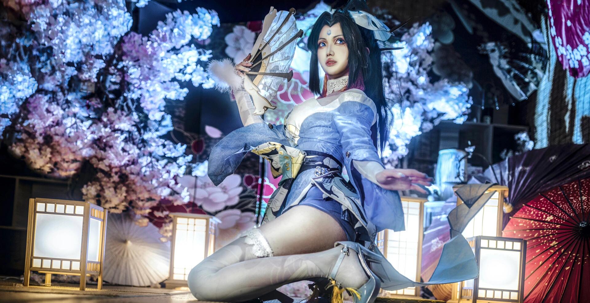 Mesmerizing Daji cosplay bringing the Nine-Tailed Fox to life with stunning beauty and seductive charm. This enchanting cosplayer captures the mystical allure of one of Arena of Valor's most captivating characters. Her bewitching poses and gorgeous outfit will leave you spellbound! - 4