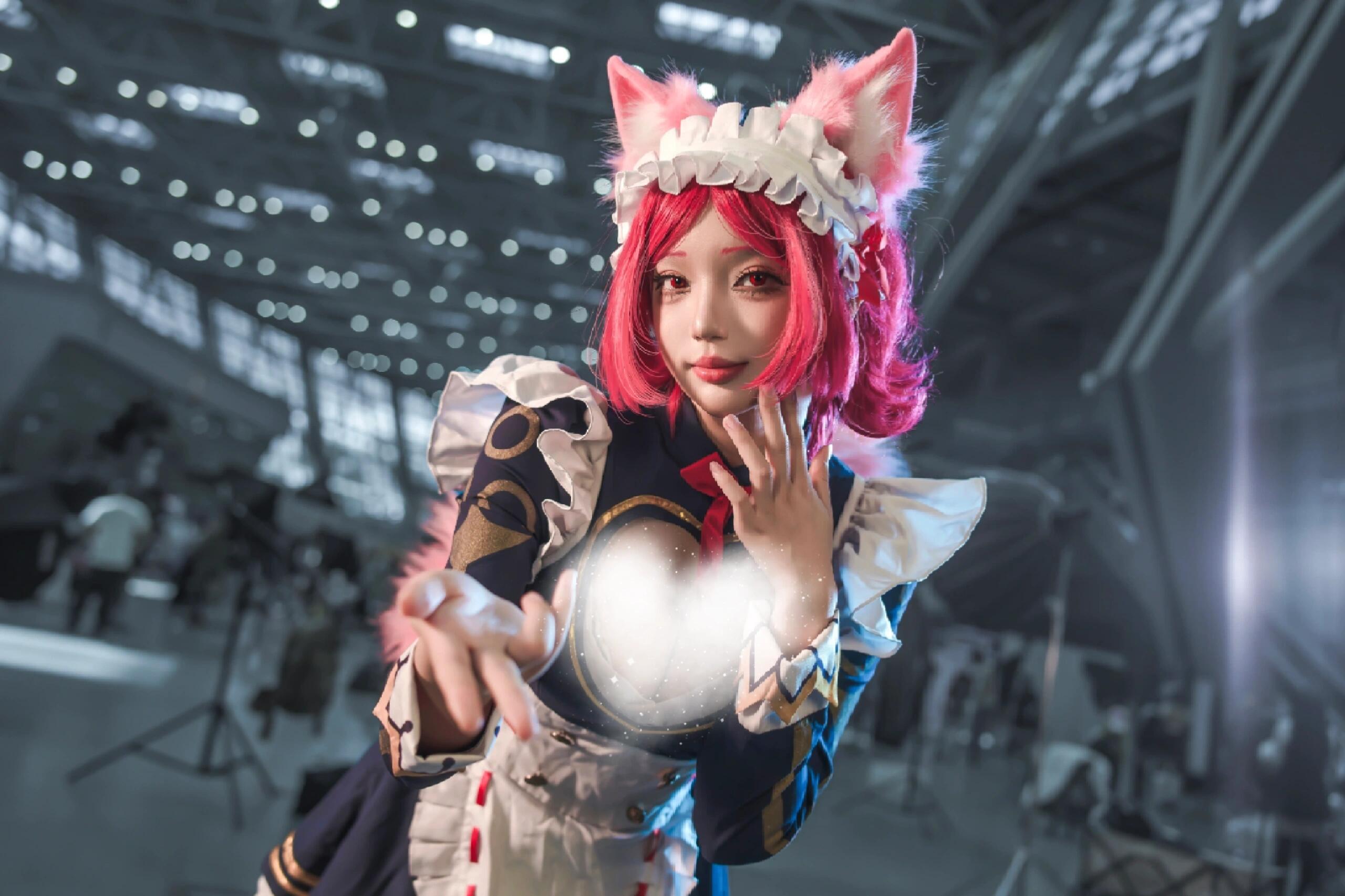 Stunning Daji cosplay showcasing her seductive charm and alluring beauty. This fierce Arena of Valor vixen will captivate you with her mesmerizing poses and perfect costume details. An absolute must-see for fans! - 1