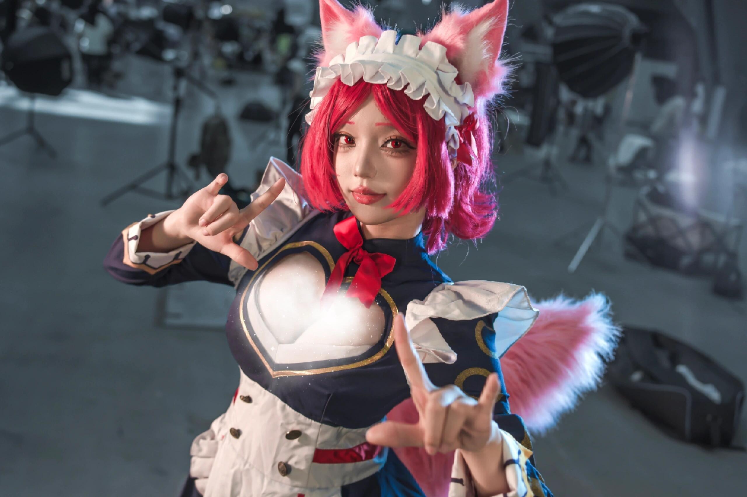 Stunning Daji cosplay showcasing her seductive charm and alluring beauty. This fierce Arena of Valor vixen will captivate you with her mesmerizing poses and perfect costume details. An absolute must-see for fans! - 2