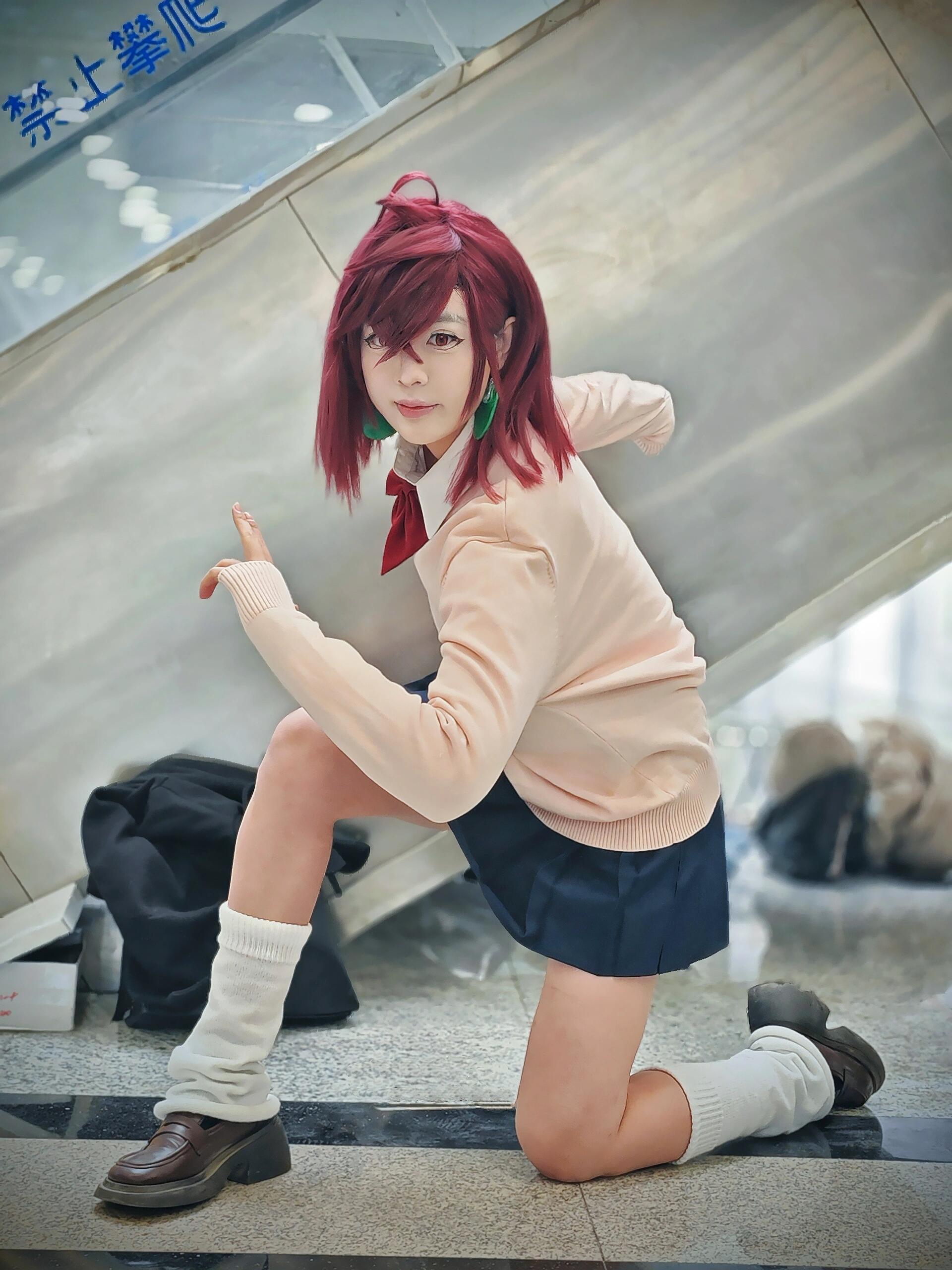 Breathtaking Dandadan cosplay showcase! This stunning 7-image collection features exquisite detail and irresistible allure. Each frame captures her mesmerizing beauty and masterful cosplay execution. An essential addition to any serious collector's gallery! - 4