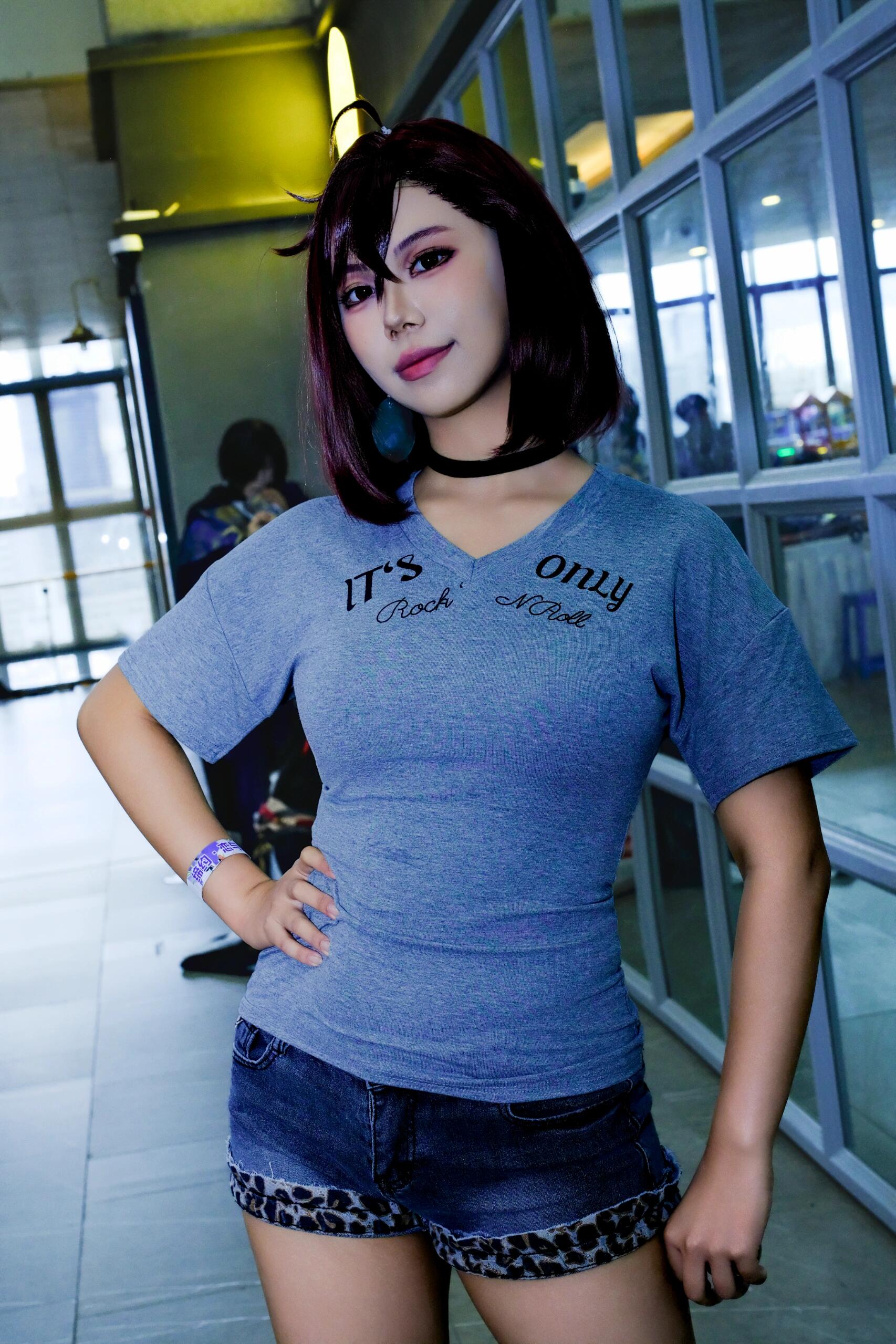 Incredible Dandadan cosplay magic in this 6-image masterpiece! Each photo showcases breathtaking detail and undeniable sex appeal. Her captivating poses and flawless costume work create an unforgettable visual experience. This is premium content that true fans cannot miss! - 2