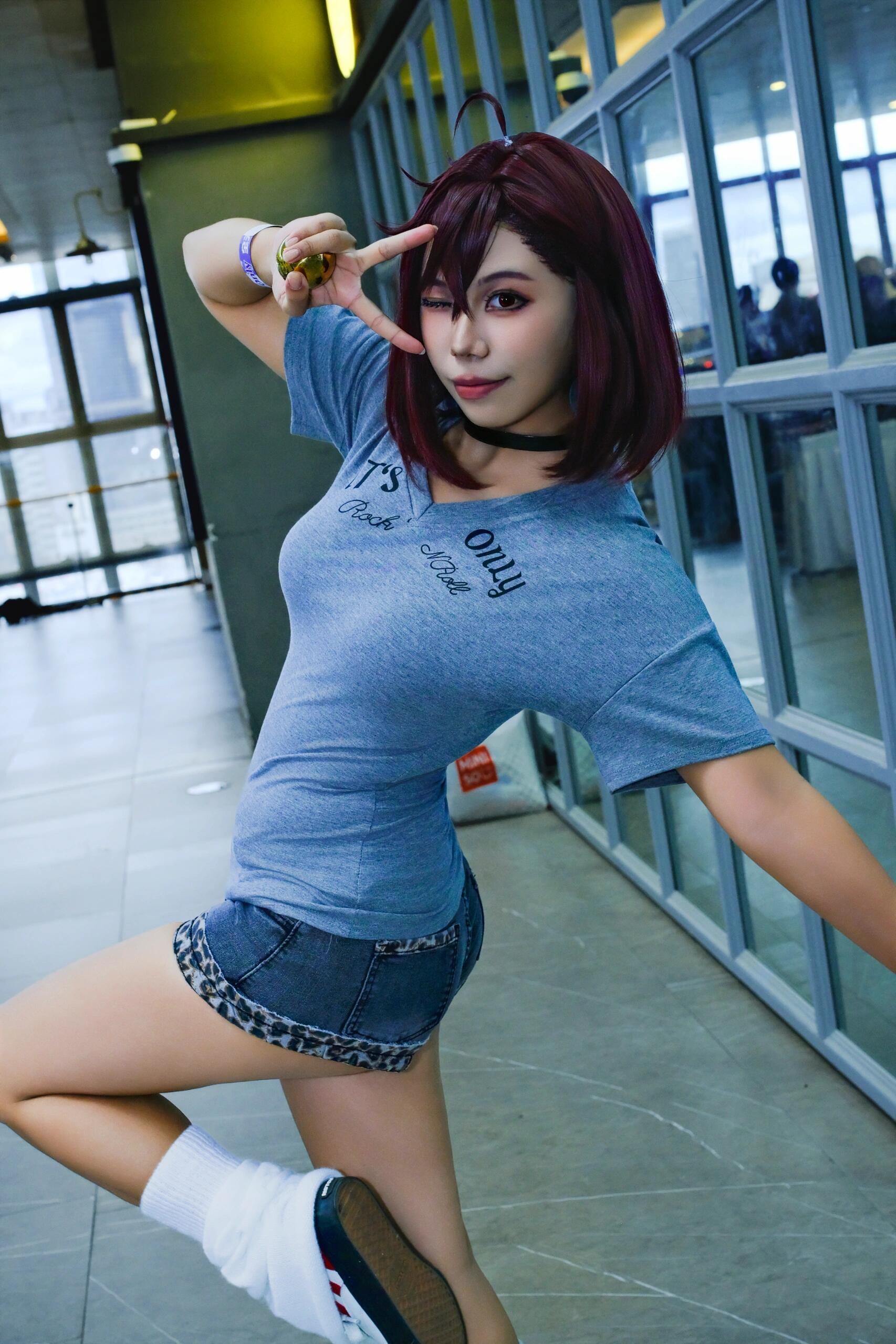 Incredible Dandadan cosplay magic in this 6-image masterpiece! Each photo showcases breathtaking detail and undeniable sex appeal. Her captivating poses and flawless costume work create an unforgettable visual experience. This is premium content that true fans cannot miss! - 3