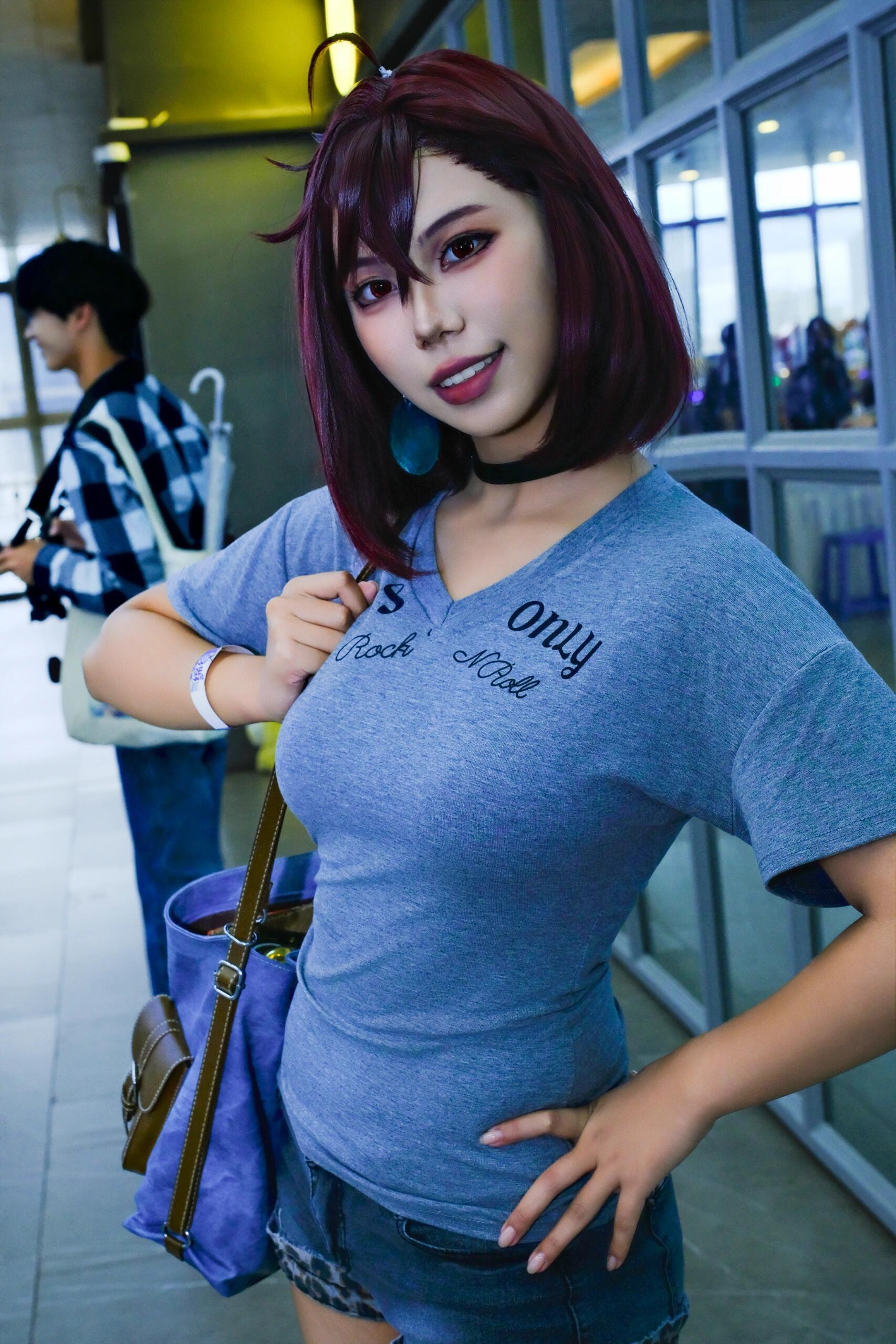 Incredible Dandadan cosplay magic in this 6-image masterpiece! Each photo showcases breathtaking detail and undeniable sex appeal. Her captivating poses and flawless costume work create an unforgettable visual experience. This is premium content that true fans cannot miss! - 4