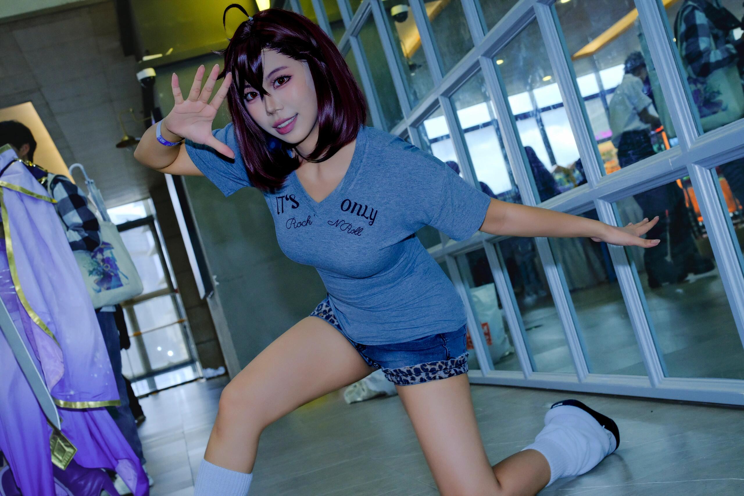 Incredible Dandadan cosplay magic in this 6-image masterpiece! Each photo showcases breathtaking detail and undeniable sex appeal. Her captivating poses and flawless costume work create an unforgettable visual experience. This is premium content that true fans cannot miss! - 5