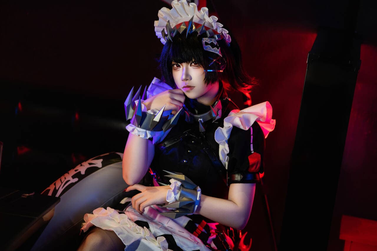 Stunning Ellen Joe from Zenless Zone Zero showcasing her beautiful bare feet in this captivating cosplay. Her confident style shines through as she teases with those gorgeous toes. Pure delight for foot enthusiasts who appreciate natural beauty without stockings. - 4